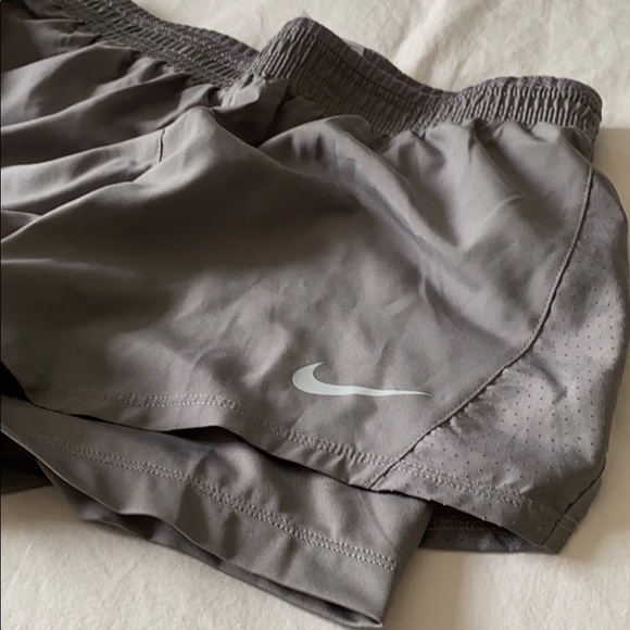 Brand new, never worn Nike shorts, size small. - Picture 3 of 5